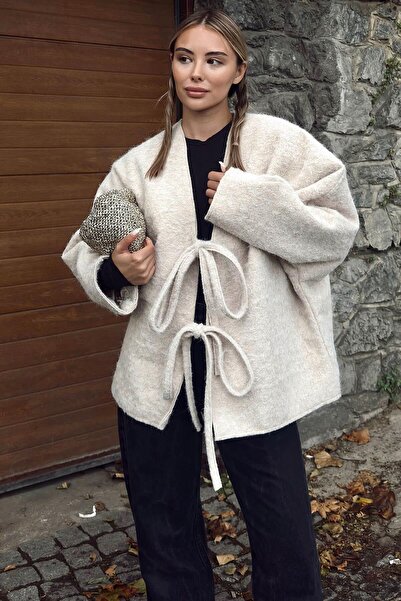 Swist Bej Oversize Bağlama Detaylı Kadın Yün Kaşe Ceket