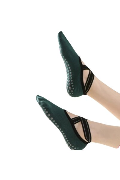 VEYA Sports socks with silicone beads. Sports and yoga socks are distinguished for ease of movement, with the addition of silicone to prevent slipping.