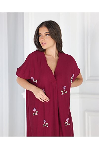 Elegant Jalabiya made of dark berry-colored cotton fabric