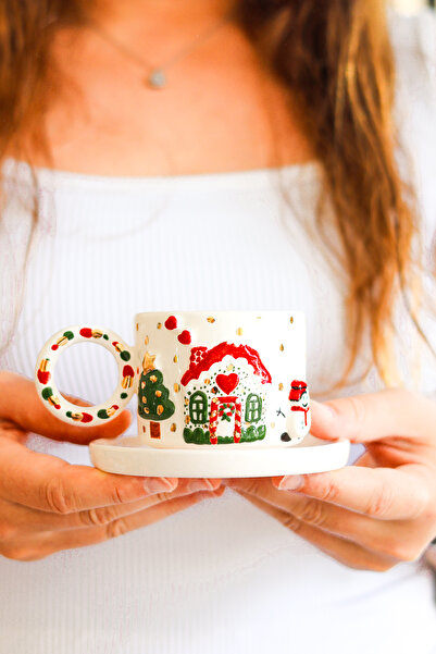 Özce Art Ceramic Atelier فنجان قهوة تركي مزخرف بالذهب عيار 24 قيراط بتصميم منزل صغير لرأس السنة