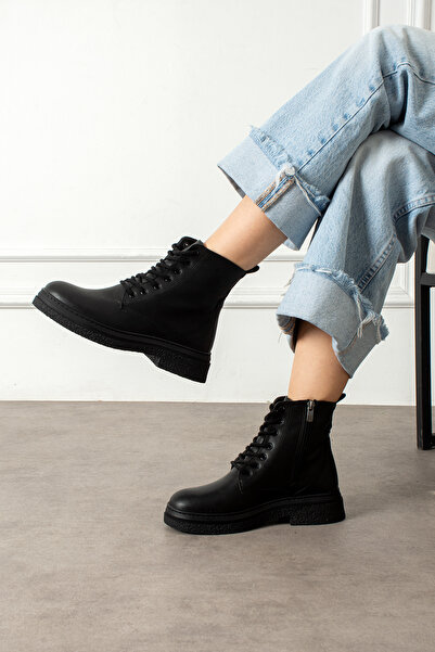 Zintra Siyah Renk Kadın Fermuarlı Bağcıklı Şık Bot