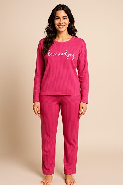 enmodaiçgiyim Set de pijamale pentru femei cu dungi fucsia – mâneci lungi, potrivire confortabilă, țesătură moale, elastică