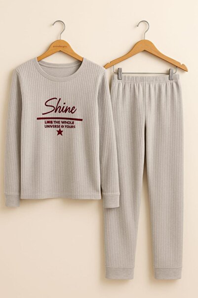 enmodaiçgiyim Set de pijamale pentru femei cu dungi gri – mâneci lungi, potrivire confortabilă, țesătură moale, elastică