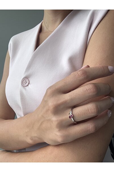 Ressia Princess Model Red Stone Model Ring