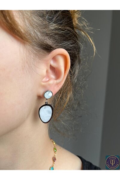 uyguntakıaksesuar أقراط نسائية من الحجر الأبيض مع إطار أسود – تصميم أنيق المظ...