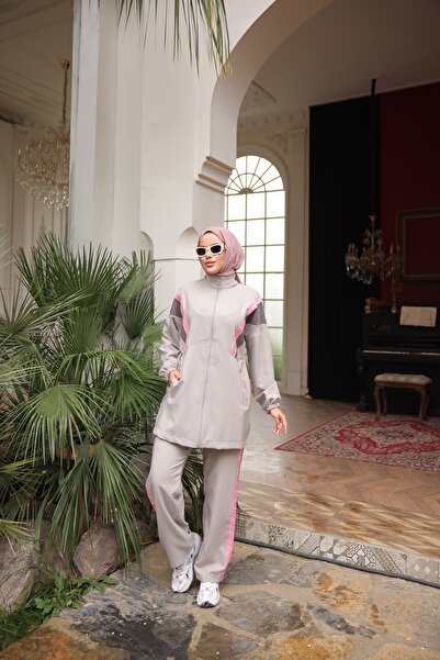 Wovi Hijab Tracksuit Set & Two-Piece Top and Bottom Set