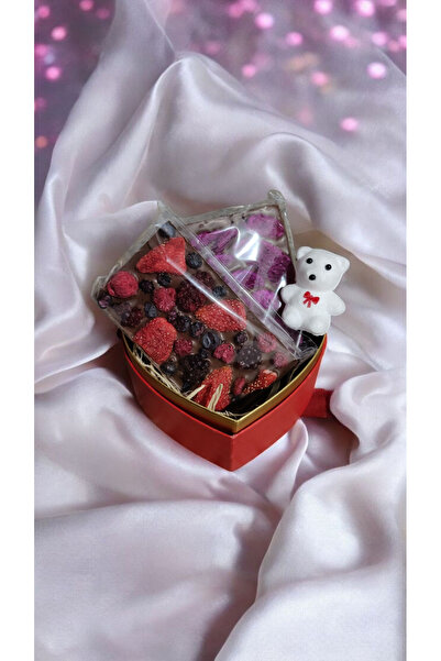 shop Kırmızı kalpli kutuda çilek, böğürtlen, yaban mersini, frambuaz ve ejder meyveli çikolata