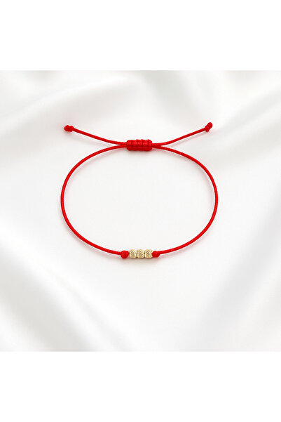 Femenino Altın Kaplama Üç Dorika Toplu Kırmızı İp Bileklik