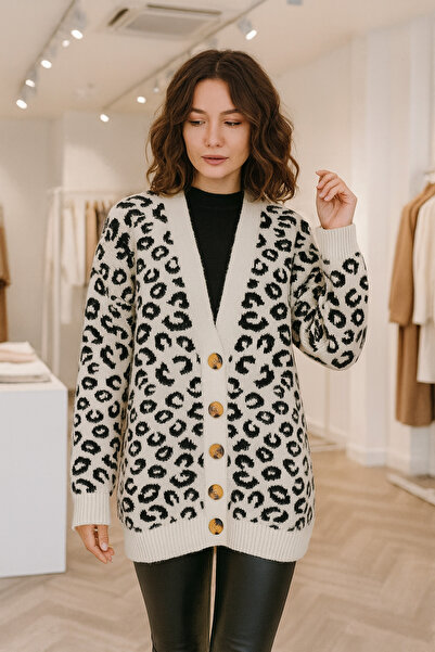 Hayalet Leopar Desenli V Yaka Düğmeli Triko Kadın Hırka