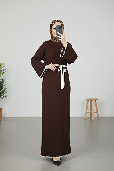 MODAQU فستان تريكو بحزام مضفر - بني