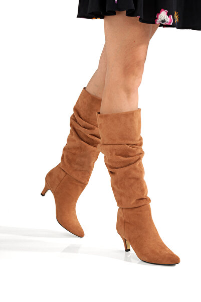 PİMORA حذاء ''جينارو'' من جلد الغزال البني ذو كعب رفيع 5 سم للموسم الجديد