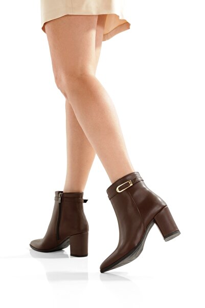 LİVAY STORE Η πιο δημοφιλής επιλογή: Μπότες & μποτάκια από βέγκαν δέρμα με χοντρό τακούνι και λεπτομέρεια με αγκράφα στο πλάι