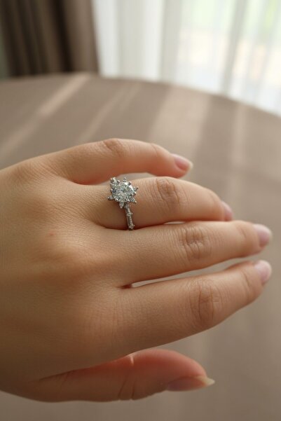 Moda Gümüş 925 Ayar Gümüş Lotus Çiçeği Tek Taş Yüzük