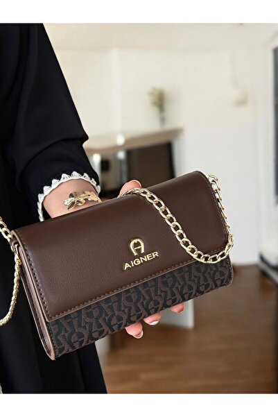 Generic Shoulder bag with accessories