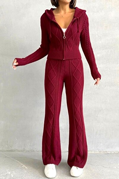 FashionForYou Set with embossed ribs, TOREN, knitted trousers and short blouse, Bordeaux