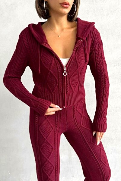 FashionForYou Set with embossed ribs, TOREN, knitted trousers and short blouse, Bordeaux