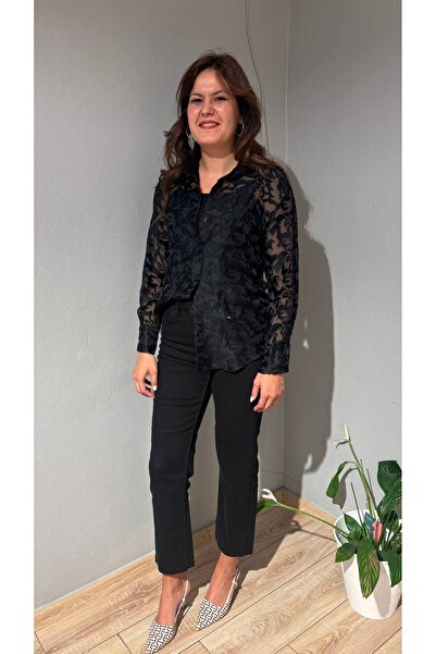 Bir Demet Butik Dantel Detaylı Desenli Kadın Gömlek – Şık ve Zarif Ofis & Gece Kombini