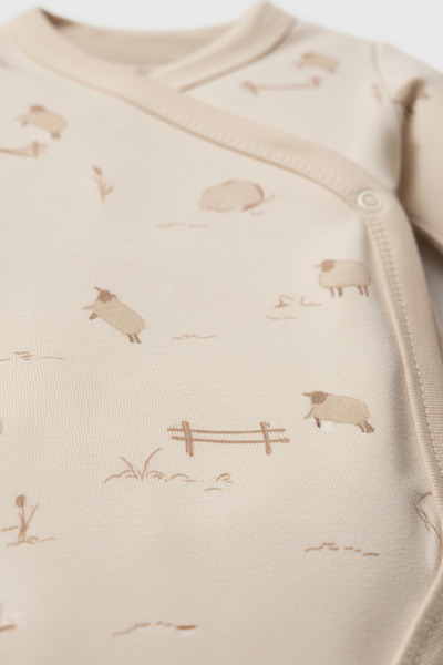 Magu Organic Cotton 4-Piece Newborn Baby Gift Set - Bodysuit, Booties, Hat and Hooded Blanket (