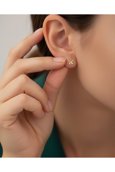 İNDİGO TAKI Sade Minik Çiçek 14 Ayar Altın Küpe