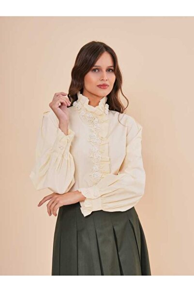 SERPİL Fırfır Detaylı Yüksek Yaka Klasik Gömlek 50539