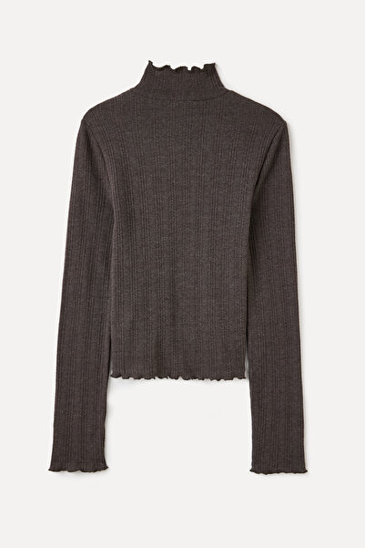 Mudo Fitted Stand-Up Collar Long Sleeve Blouse