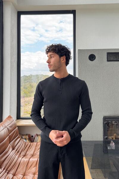 Flaw Wear Reverse Stitched Buttoned Knit Sweater