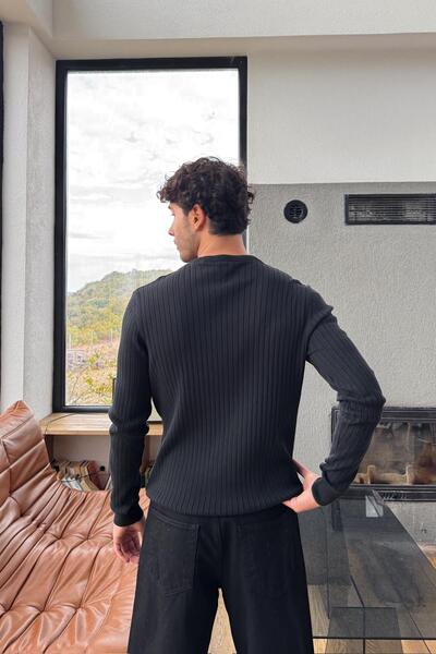 Flaw Wear Reverse Stitched Buttoned Knit Sweater