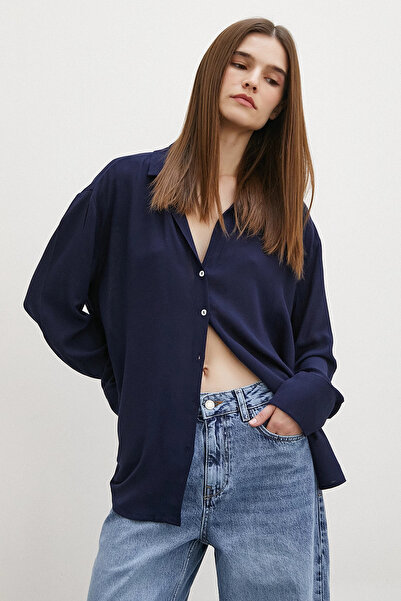 TRENDQUEL قميص فيسكوز أساسي باللون الأزرق الداكن