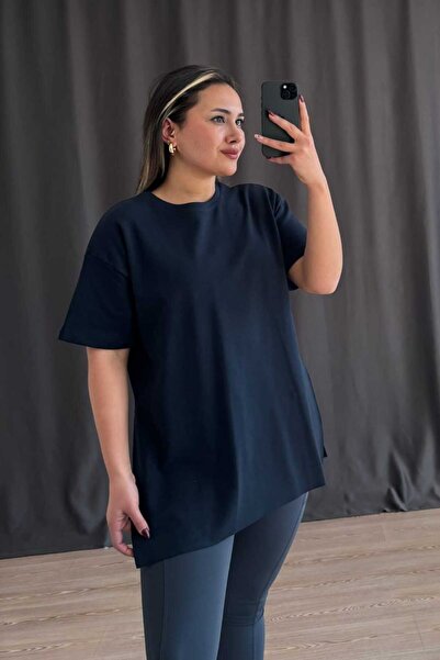 Nilgün Karakaya Butik تصميم أساسي مريح مع تفاصيل الشق