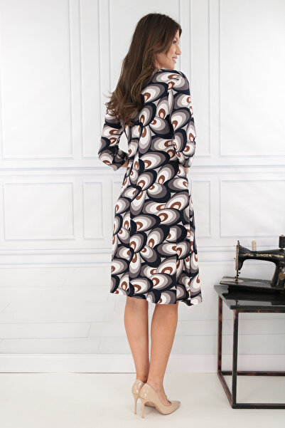 Trend Land Φόρεμα σε μπλε σκούρο καμπάνα με γκρι γεωμετρικό σχέδιο