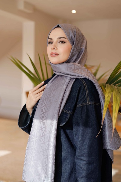 QASSA SHAL Anthracite Shawl
