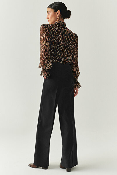 Exquise Wide Leg Regular Woven Trousers with Buckle Pockets