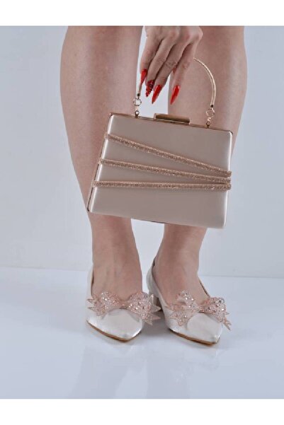 Şanslı Ayakkabıcılık طقم فستان سهرة بكعب قصير مع فيونكة من الساتان وحقيبة باليرينا