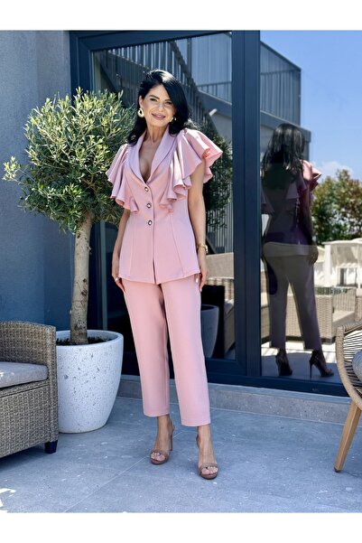 RAMONA BADESCU EXCLUSIVE Costum elegant cu volane – croială cambrată și panta...