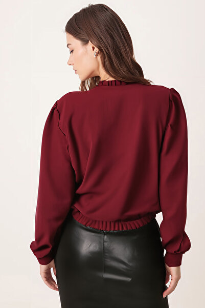 armonika Γυναικεία μπλούζα με λαιμόκοψη σε βραχυκύκλωμα V με λεπτομέρεια πλισέ και ελαστική μέση με μανσέτες ARM-26K001020