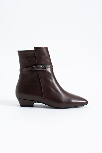 Siena Shoes حذاء أوسكار نسائي بكعب قصير وتفاصيل مشبك باللون البني