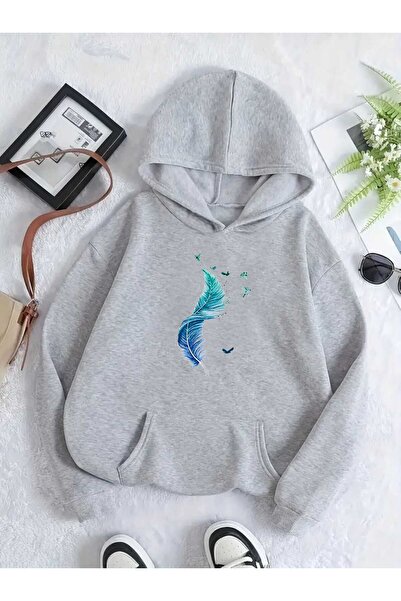 tkn your style سترة بقلنسوة كبيرة الحجم بتصميم عصري مطبوع عليها ريش الطيور وا...