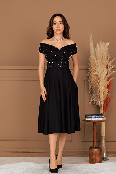 BEYBOS Krep Kumaş Kayık Yaka İnci Detaylı Abiye Elbise - SİYAH