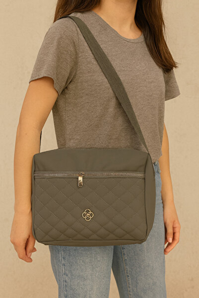 eternatakı Three-Compartment Bag with Quilted Detailing