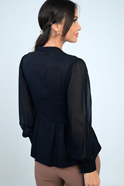 By Saygı Γυναικεία μπλούζα με λεπτομέρεια από πέτρα στον ώμο, μανίκια και φούστα με σχέδιο σιφόν