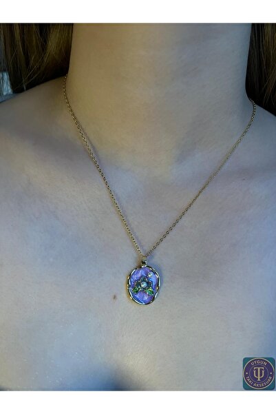 uyguntakıaksesuar Mor Mineli Çiçek Motifli Kolye – Zarif Altın Renk Kadın Takı