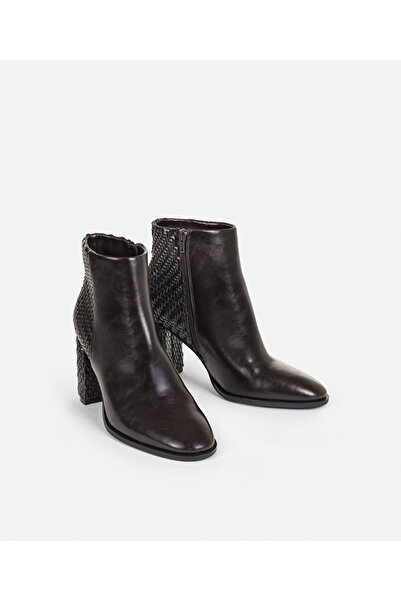 İpekyol Kontrast örgü dokulu topuklu bot