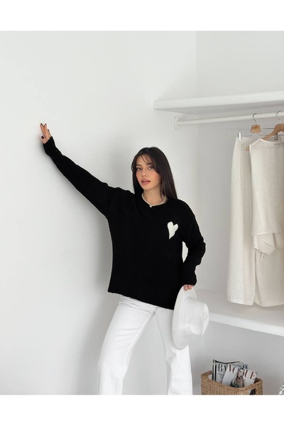 gozdefashion Women's Heart Detailed Knitwear Sweater