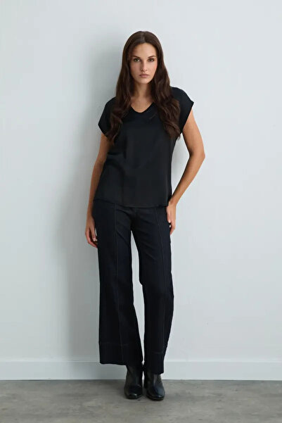 Gusto V-Neck Viscose Front Satin Tshirt - Black
