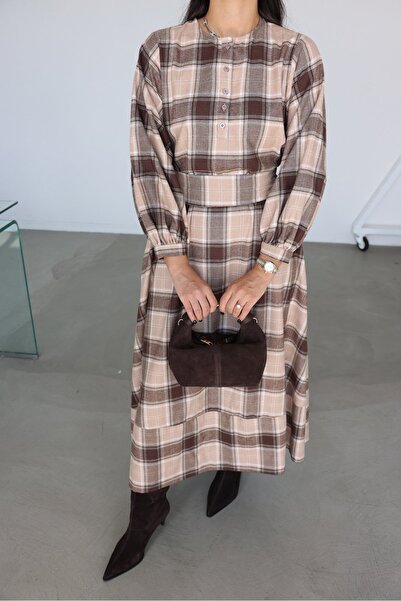 Özge Özgenç Hakim Yaka Balon Kol Ekoseli Uzun Elbise