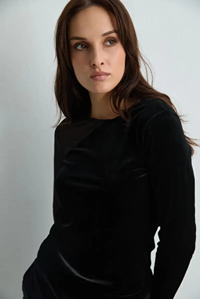 Gusto Asimetrik Tül Yakalı Kadife Bluz - Siyah