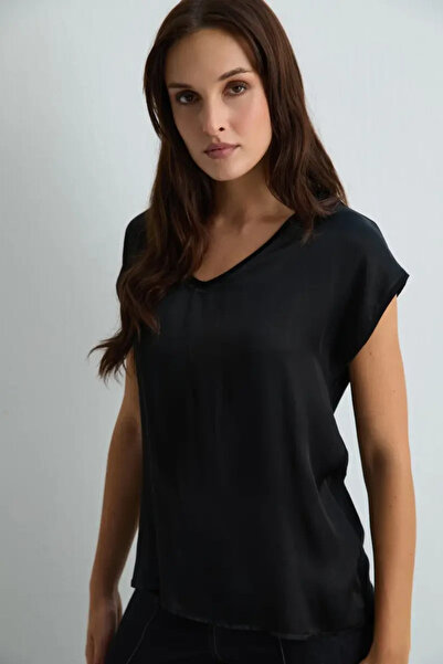 Gusto V-Neck Viscose Front Satin Tshirt - Black