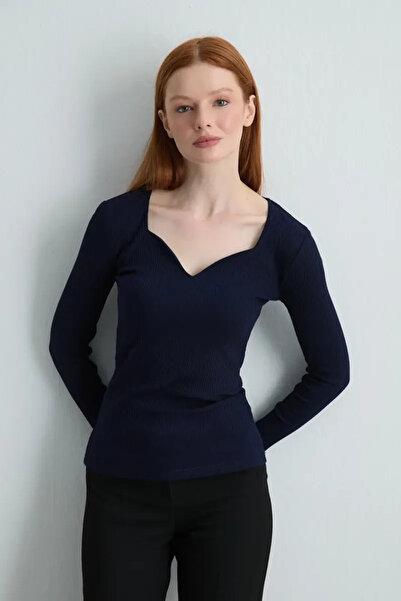 Gusto Heart Neckline Cotton Blouse - Navy Blue