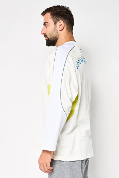 Reebok قميص هوكي رياضي رجالي بأكمام طويلة، لون أبيض فاتح