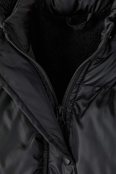 TRENDYOLKIDS Black Girl's Flat Stand Collar Regular Coat Tkdaw26Mo00017